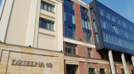 Dzielna 60 ze strefą dla miłośników wina BIZNES, Nieruchomości - W warszawskim kompleksie biurowym Dzielna 60 firma Vinon otworzy showroom z wyselekcjonowanymi gatunkami win od wybranych dostawców i organizować będzie imprezy degustacyjne