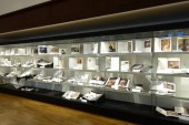 Dzięki zastosowaniu antyrefleksyjnego szkła Guardian Clarity™ firma Promuseum pomaga francuskiej bibliotece multimedialnej rozpocząć nowy rozdział