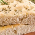 Przepis na bezglutenowe Focaccia z ziołami – aromatyczne pieczywo rodem z Włoch