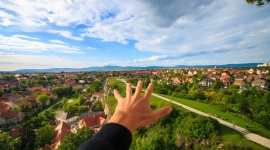 Trend przeprowadzek z centrum Poznania do miejscowości okolicznych BIZNES, Nieruchomości - Trendy panujące obecnie na rynku nieruchomości wskazują na to, że w roku 2018 sprzedaż mieszkań, zwłaszcza zlokalizowanych w dużych miastach, spadnie.