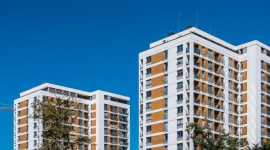 Co wpływa na cenę mieszkania? BIZNES, Nieruchomości - Jaki wpływ na cenę mieszkania ma lokalizacja inwestycji? Ile trzeba dopłacić do mieszkania na najwyższym piętrze? Przedstawiamy 5 cech, które najbardziej wpływają na cenę metra kwadratowego.