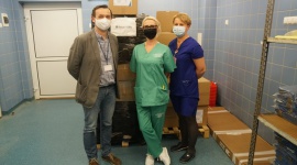 Panattoni wspiera walkę z koronawirusem – sprzęt za 500000 PLN trafi do szpitali BIZNES, Nieruchomości - Panattoni, lider rynku nieruchomości przemysłowych w Europie, przeznaczył 500 000 PLN na kupno sprzętu dla trzech szpitali. Placówki w Szczecinie, Białymstoku i Poznaniu zostały wybrane w konsultacji z Ministerstwem Zdrowia.